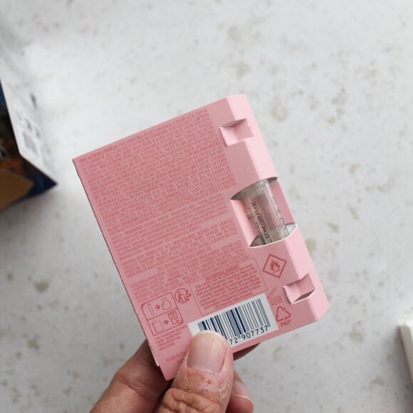 White Floral Designer & Niche Samples - Picture 5 of 11